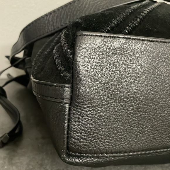 Preloved Vince camuto drawstring shoulder bag - Picture 3 of 10